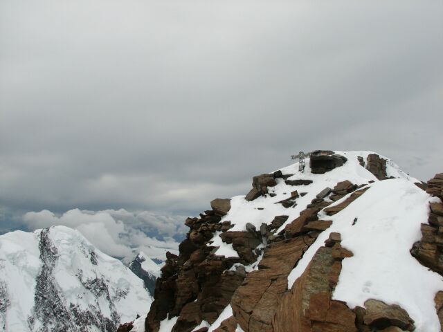 Pohled na vrchol Dufourspitze (4634m.n.m) pi sestupu